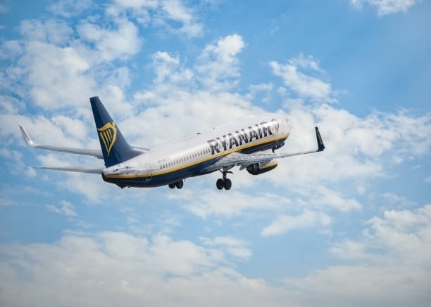 Wir von bestcostahome fliegen auch mit Ryanair von Flughafen Eindhofen Wann fliegst du mit uns nach Costa Blanca Alicante Torrevieja Spanien