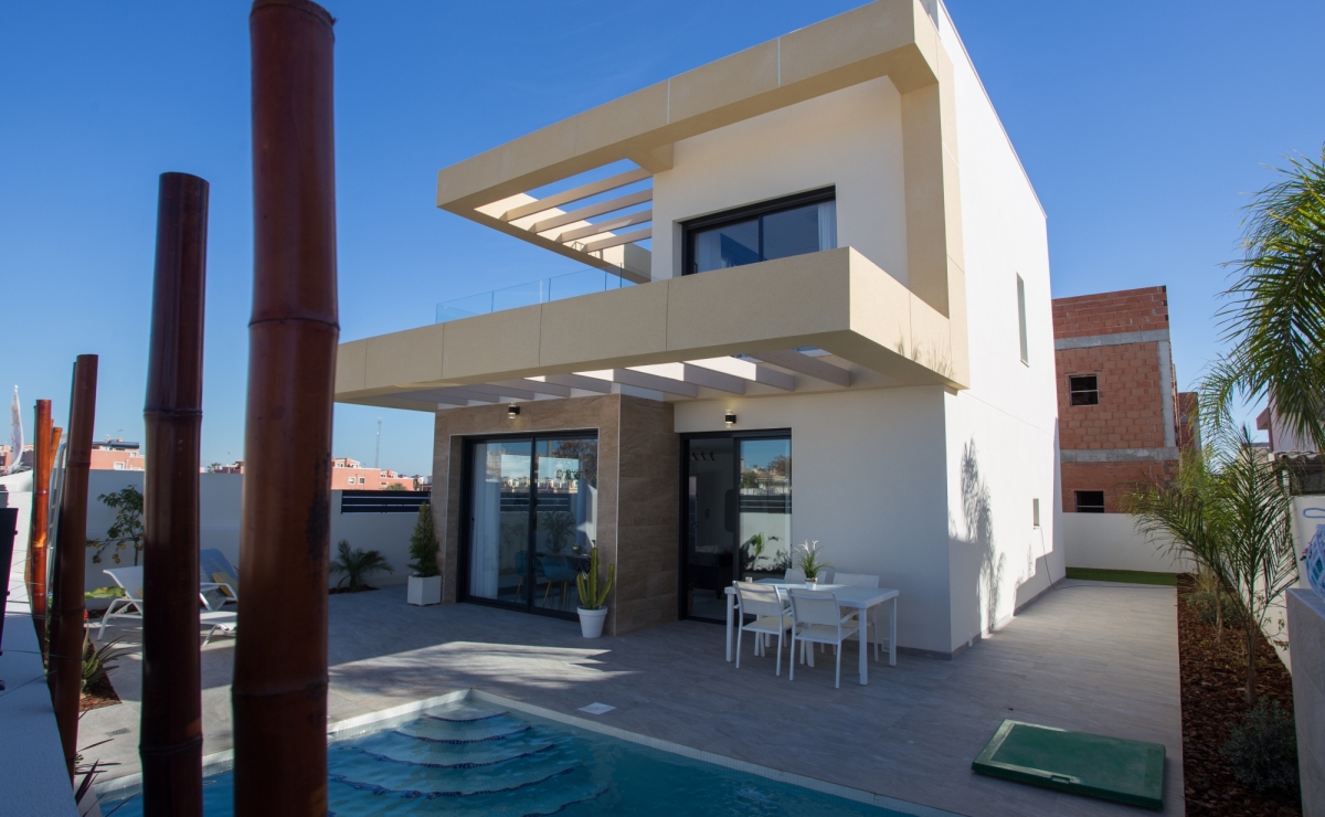 Hausansicht Spanien Immobilienberater immer mit bestcostahome.de Gerd Ströckens immer erreichbar 015172426936