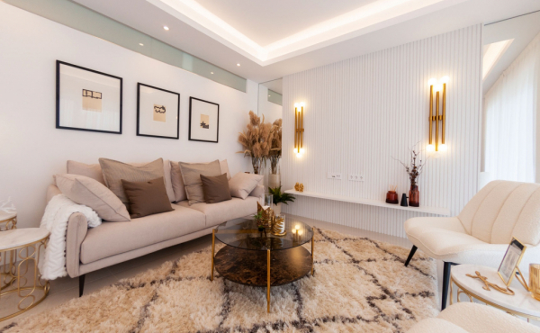 Großes geräumiges Wohnzimmer