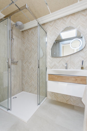 Ansicht des Bazimmers und  Wie man eine Wohnung an der Costa Blanca kauft