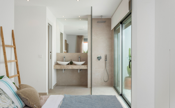 Hier haben Sie die Wahl zum Pool oder ins Bad