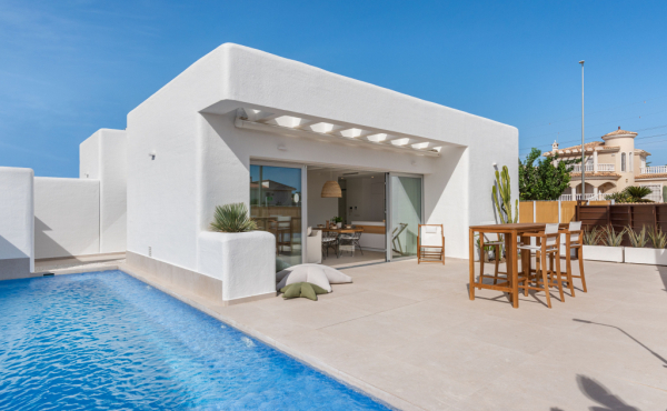 Zu Ihre neue Villa gehört ihnen noch ein eigener Pool