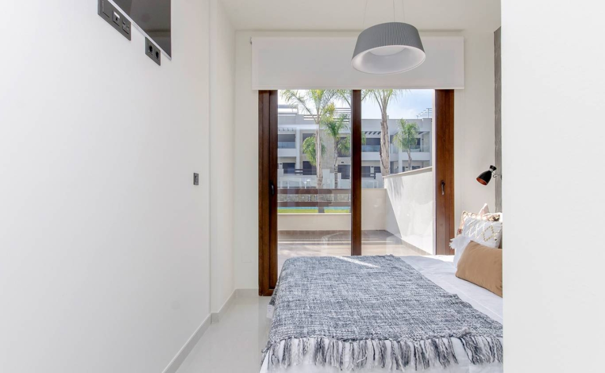 Die Costa Blanca ist bekannt für ihre malerischen weißen Sandstrände und das kristallklare Wasser  ein wahres Paradies für Urlauber und Immobilienkäufer  Ob Sie nach e