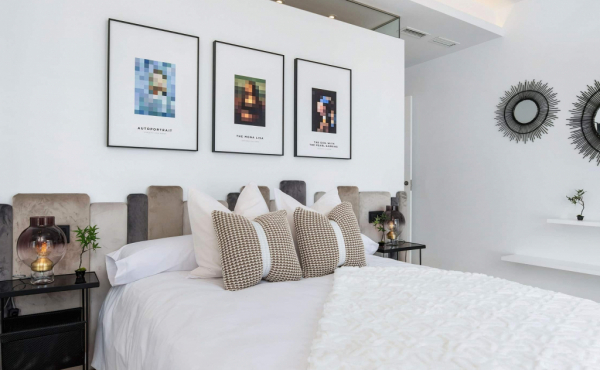 Geräumiges Schlafzimmer