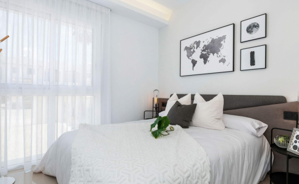 Große Schlafzimmer mit Einbauschrank