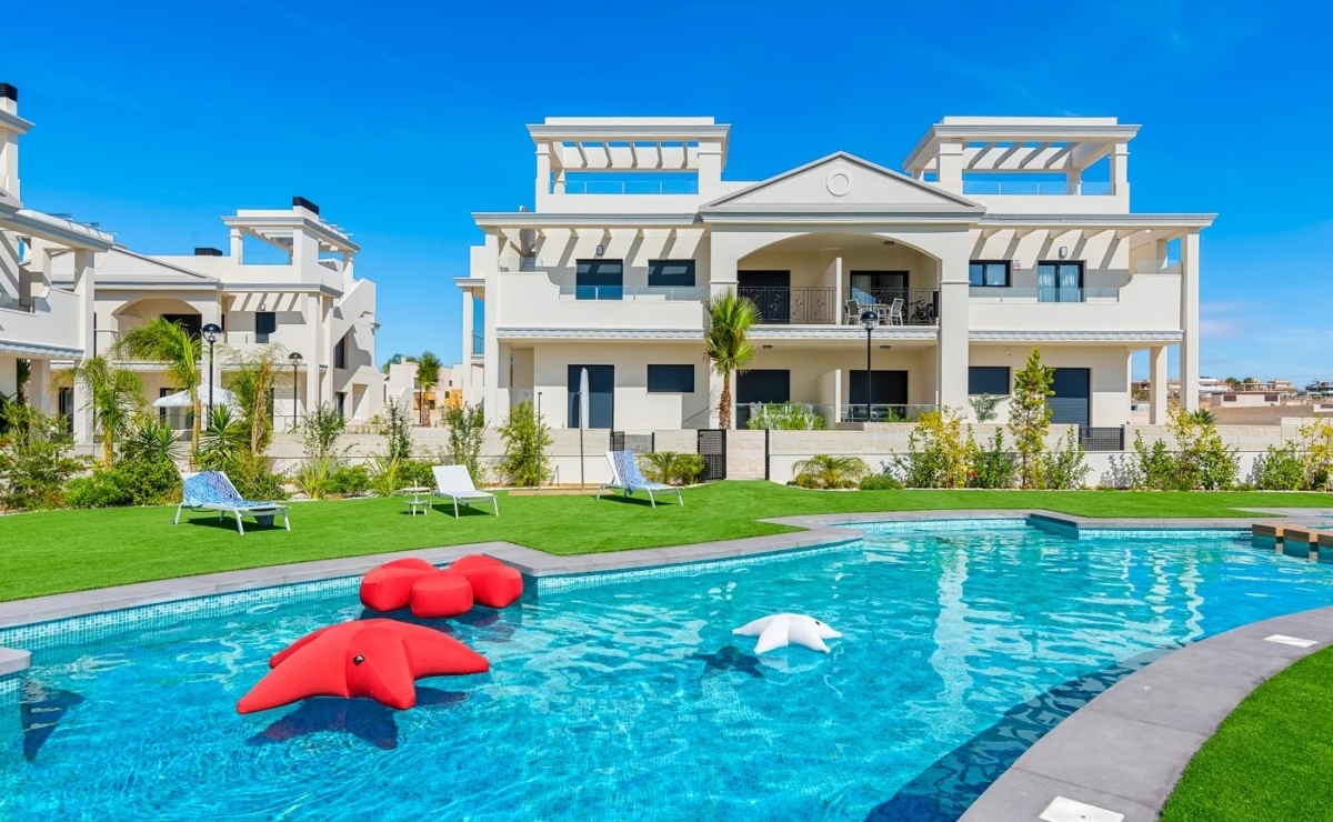 Objektansicht mit Pool Haus kaufen in Spanien  Torrevieja Alicante Valencia bestcostahome