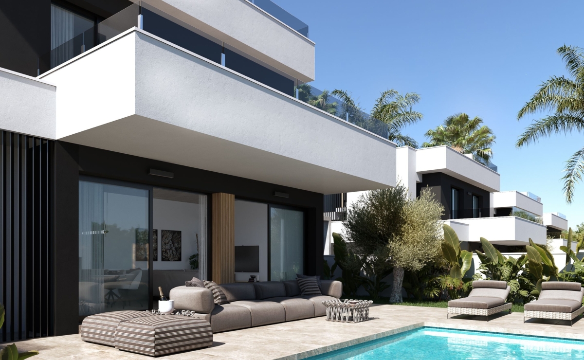 Pool und Gartenansicht der Luxusvillen Villa kaufen in  Torrevieja bei Alicante mit Meerblick