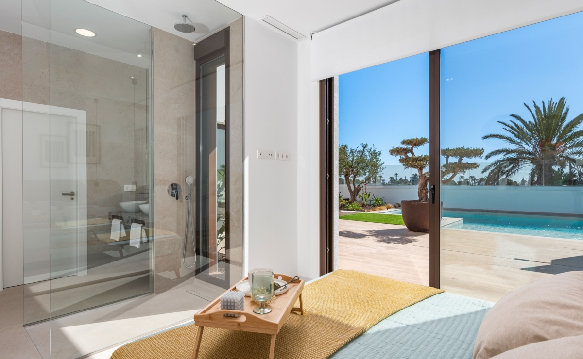 schlafzimmer mit Poolansicht Immobilien kaufen in Spanien in der Costa Blanca mit Gerd Ströckens bestcostahome 015172426936 schlafzimmer mit Poolansicht Immobilien kaufen in Spanien in der Costa Blanca mit Gerd Ströckens bestcostahome 015172426936